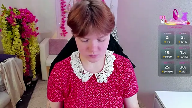 DreamyLuna online show from September 25, 2025, 8:45 pm