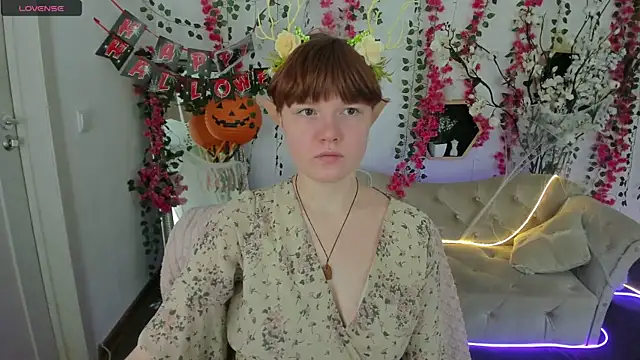 DreamyLuna online show from November 2, 2025, 8:44 pm