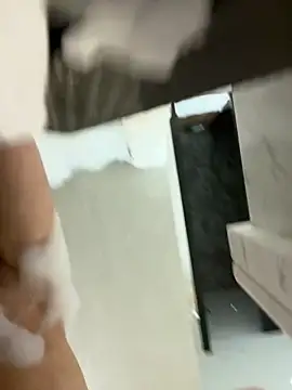 iyy2004 online show from March 3, 2025, 4:35 pm