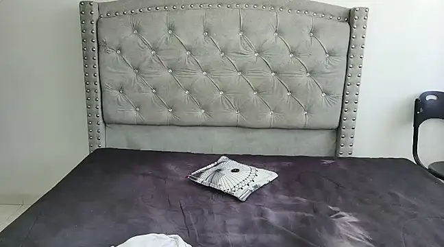 Nesuko kamado  online show from December 31, 2024, 2:03 pm