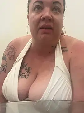 theyluvvus76 online show from January 11, 2025, 5:41 am