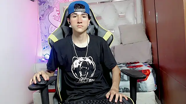 Snapshot of johnny_cagee chatting on October 16, 2025, 4:24 am johnny cagee online show from October 16, 2025, 4:24 am