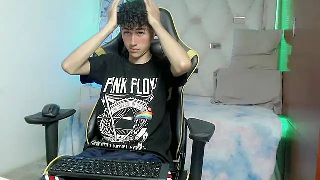 Snapshot of johnny_cagee chatting on November 10, 2025, 6:01 am johnny cagee online show from November 10, 2025, 6:01 am