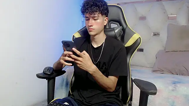 Snapshot of johnny_cagee chatting on November 11, 2025, 4:12 am johnny cagee online show from November 11, 2025, 4:12 am