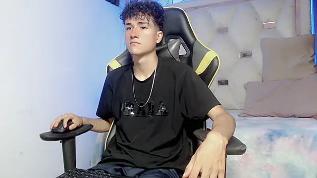 Snapshot of johnny_cagee chatting on November 12, 2025, 4:57 am johnny cagee online show from November 12, 2025, 4:57 am