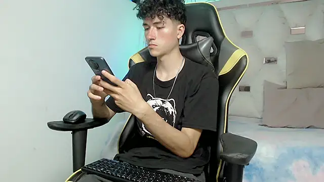 Snapshot of johnny_cagee chatting on November 13, 2025, 4:11 am johnny cagee online show from November 13, 2025, 4:11 am