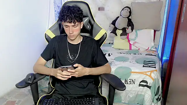 Snapshot of johnny_cagee chatting on November 20, 2025, 3:39 am johnny cagee online show from November 20, 2025, 3:39 am