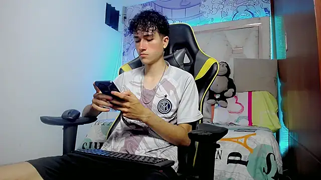 Snapshot of johnny_cagee chatting on November 23, 2025, 5:07 am johnny cagee online show from November 23, 2025, 5:07 am