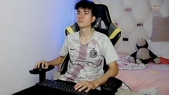 Snapshot of johnny_cagee chatting on November 28, 2025, 6:38 am johnny cagee online show from November 28, 2025, 6:38 am