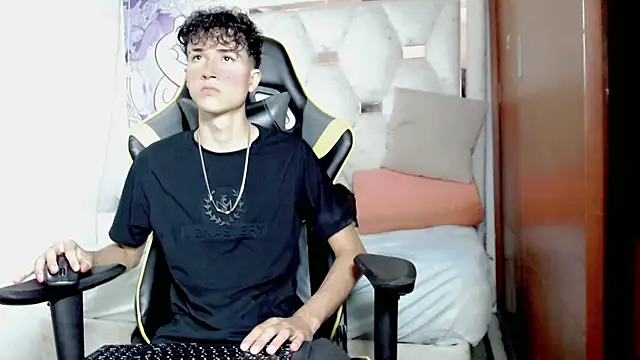 Snapshot of johnny_cagee chatting on December 1, 2025, 3:33 am johnny cagee online show from December 1, 2025, 3:33 am