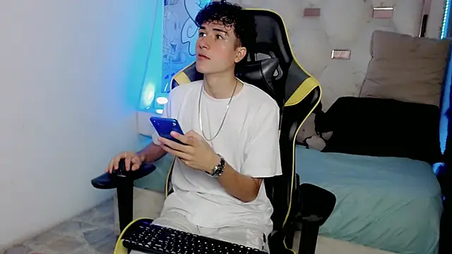 Snapshot of johnny_cagee chatting on December 14, 2025, 3:56 am johnny cagee online show from December 14, 2025, 3:56 am