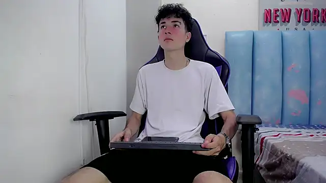 Snapshot of johnny_cagee chatting on December 15, 2025, 9:19 pm johnny cagee online show from December 15, 2025, 9:19 pm