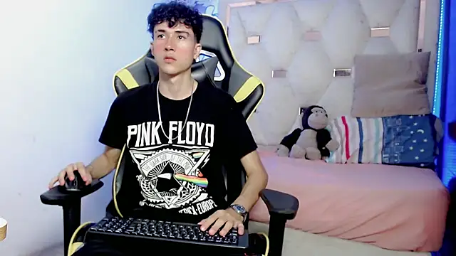 Snapshot of johnny_cagee chatting on December 19, 2025, 4:41 am johnny cagee online show from December 19, 2025, 4:41 am