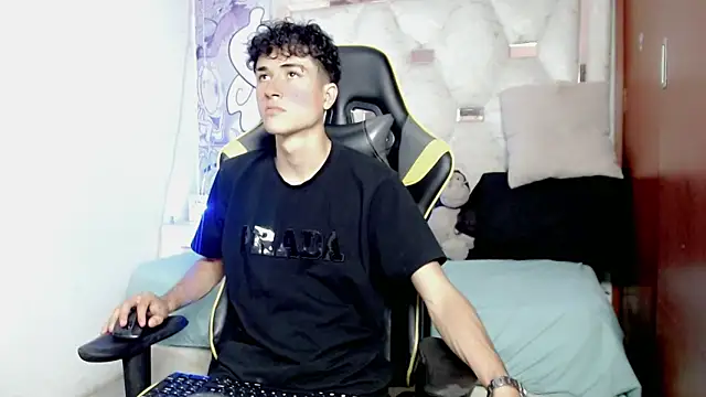 Snapshot of johnny_cagee chatting on January 6, 2026, 4:05 am johnny cagee online show from January 6, 2026, 4:05 am