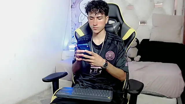 Snapshot of johnny_cagee chatting on January 7, 2026, 4:15 am johnny cagee online show from January 7, 2026, 4:15 am