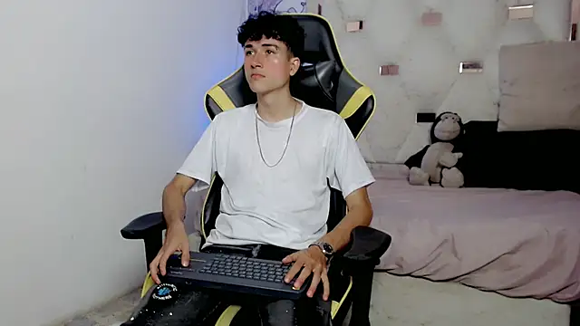 Snapshot of johnny_cagee chatting on January 8, 2026, 6:48 am johnny cagee online show from January 8, 2026, 6:48 am