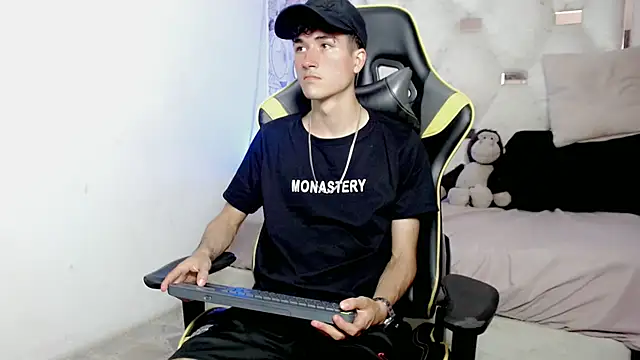 Snapshot of johnny_cagee chatting on January 12, 2026, 3:23 am johnny cagee online show from January 12, 2026, 3:23 am