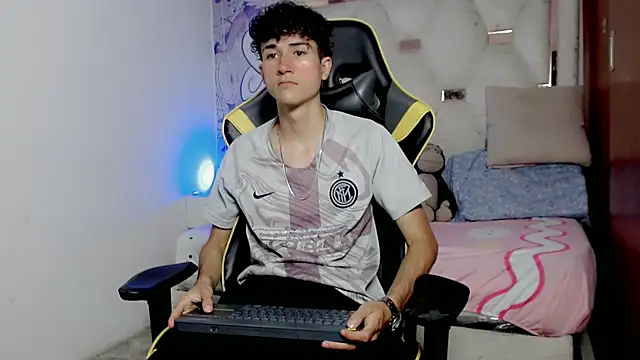 Snapshot of johnny_cagee chatting on January 16, 2026, 3:32 am johnny cagee online show from January 16, 2026, 3:32 am