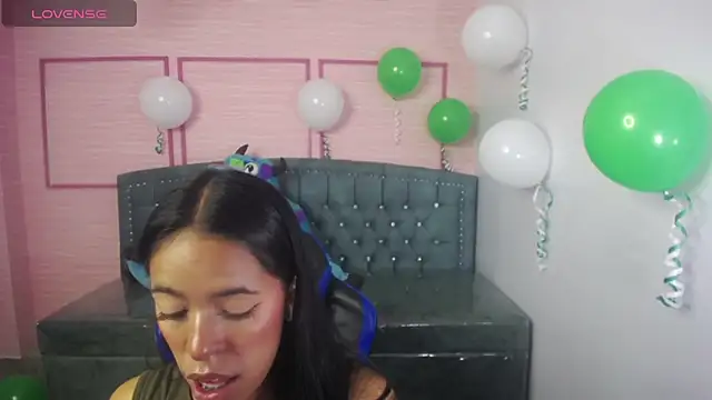 stephania t online show from March 17, 2025, 10:49 am