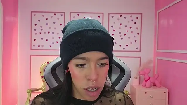 stephania t online show from September 18, 2025, 11:34 am