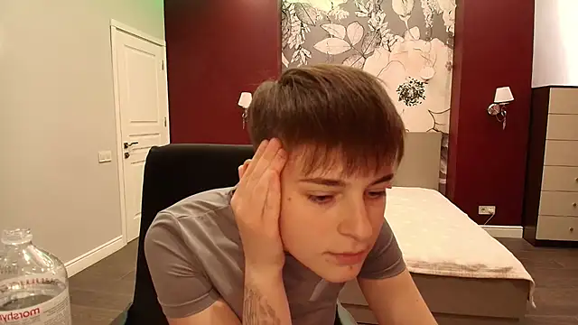 EmiliaYours online show from September 23, 2025, 2:42 pm