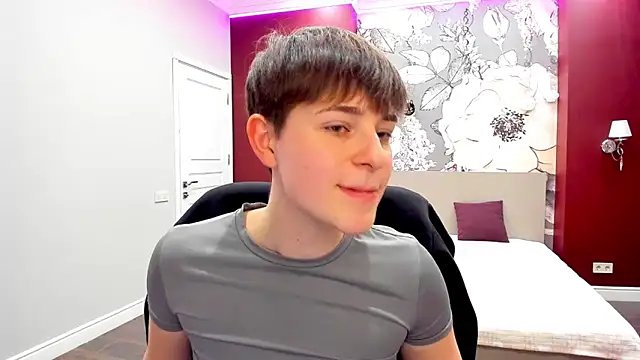 EmiliaYours online show from February 20, 2026, 3:01 pm