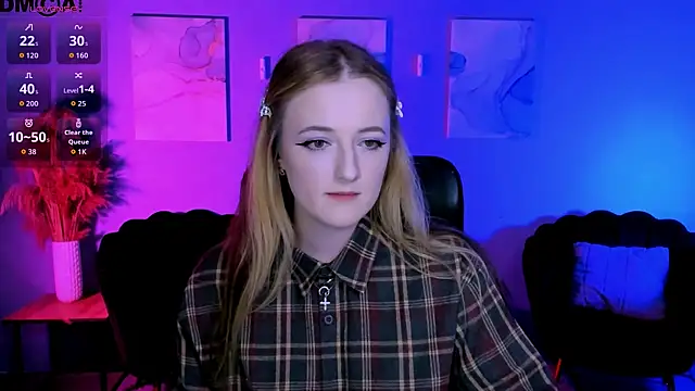 luna berryy online show from April 1, 2026, 8:06 pm