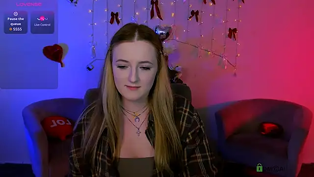 luna berryy online show from May 12, 2026, 7:11 pm
