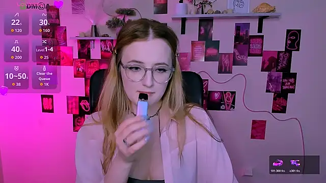 luna berryy online show from May 19, 2026, 7:09 pm
