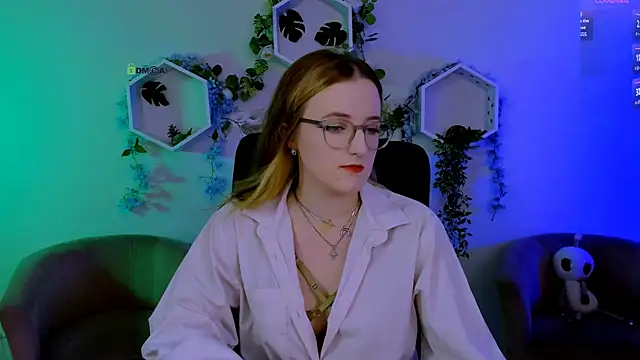 luna berryy online show from June 16, 2026, 7:27 pm