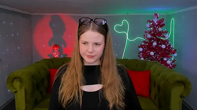 Snapshot of holy_kitty chatting on January 25, 2025, 5:18 am holy kitty online show from January 25, 2025, 5:18 am