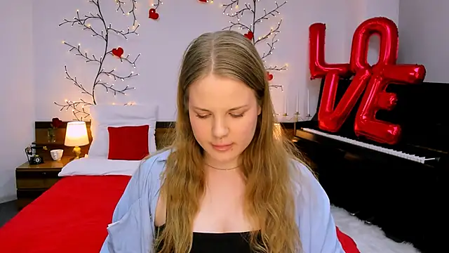 Snapshot of holy_kitty chatting on February 22, 2025, 9:26 pm holy kitty online show from February 22, 2025, 9:26 pm
