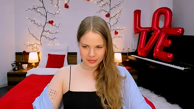 Snapshot of holy_kitty chatting on February 23, 2025, 12:30 am holy kitty online show from February 23, 2025, 12:30 am