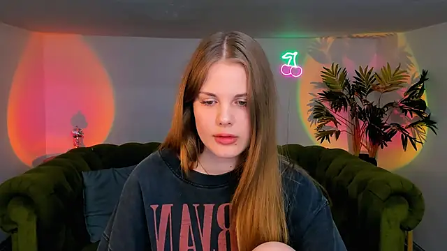 Snapshot of holy_kitty chatting on September 8, 2025, 2:16 pm holy kitty online show from September 8, 2025, 2:16 pm