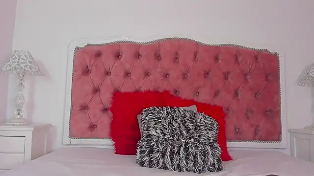 amberlitle online show from October 4, 2025, 12:47 pm