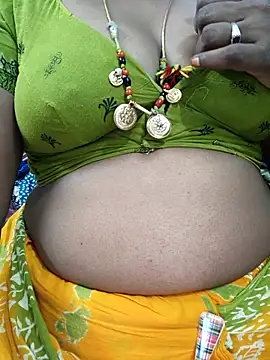 Snapshot of sweety_telugupilla chatting on May 17, 2026, 9:49 am sweety telugupilla online show from May 17, 2026, 9:49 am