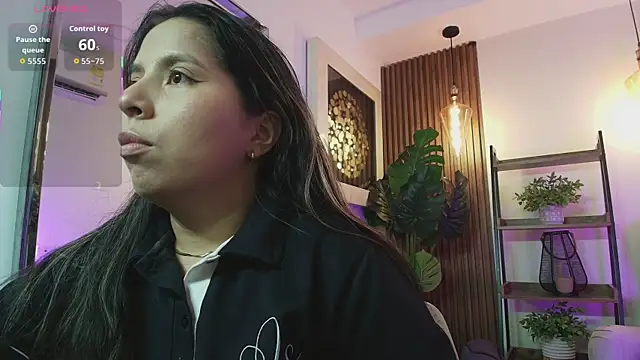 Snapshot of Sharlotte_Milk chatting on September 20, 2025, 11:00 am Sharlotte Milk online show from September 20, 2025, 11:00 am