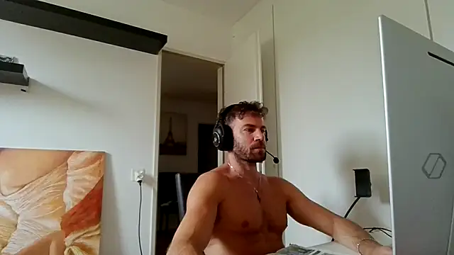 Snapshot of alpha-hunk chatting on July 19, 2026, 9:35 am alpha-hunk online show from July 19, 2026, 9:35 am