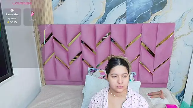 collegepawglovedaddy online show from November 2, 2025, 1:02 pm