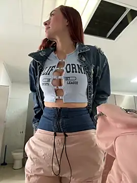 Snapshot of ariiel_ chatting on October 11, 2025, 3:43 pm ariiel  online show from October 11, 2025, 3:43 pm