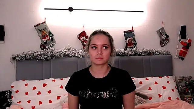SIlviaBeyt online show from December 22, 2024, 6:37 pm