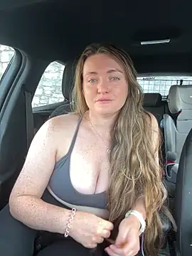 Snapshot of BustyBonnieUK chatting on October 7, 2025, 8:33 am BustyBonnieUK online show from October 7, 2025, 8:33 am