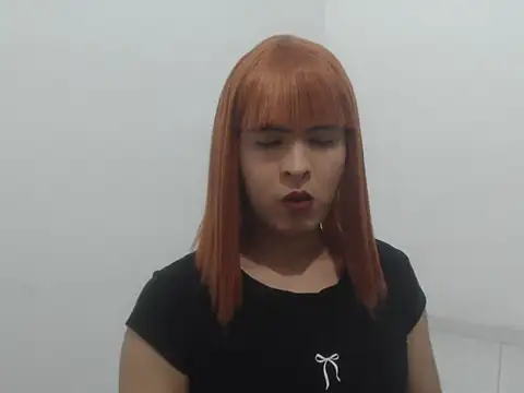 estefania224 online show from April 27, 2026, 11:25 pm