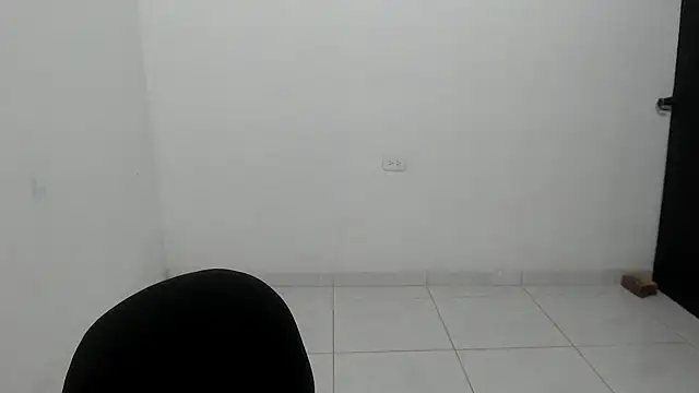estefania224 online show from May 9, 2026, 2:28 am