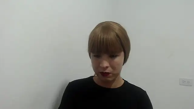 estefania224 online show from May 19, 2026, 12:05 am