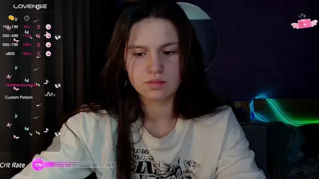 bellaelya online show from February 11, 2025, 2:13 pm