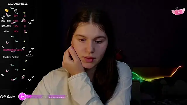 bellaelya online show from February 27, 2025, 6:31 pm