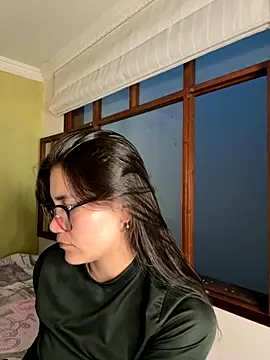 Snapshot of aurora_divine chatting on October 3, 2025, 10:51 pm aurora divine online show from October 3, 2025, 10:51 pm