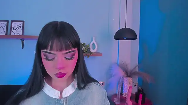 maddy walker online show from November 13, 2025, 1:21 pm