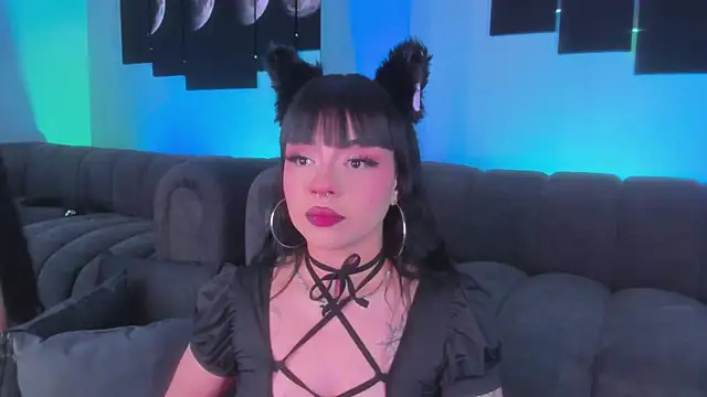 maddy walker online show from April 7, 2026, 12:16 pm